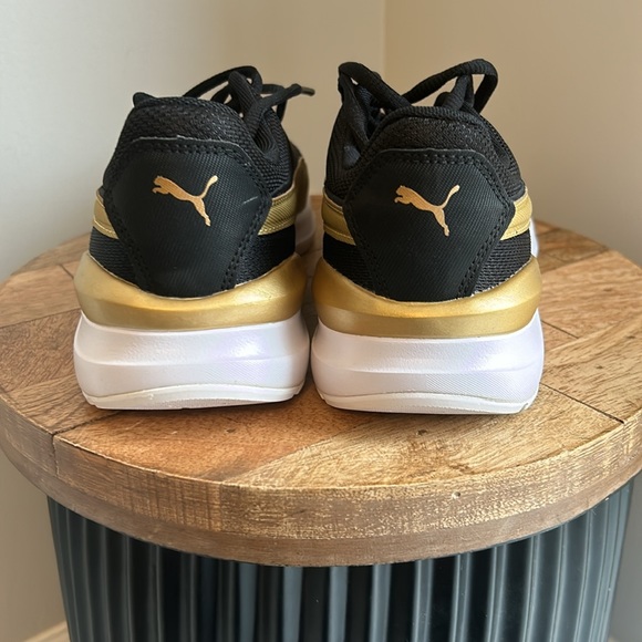 Puma black and gold running shoes - Picture 2 of 5